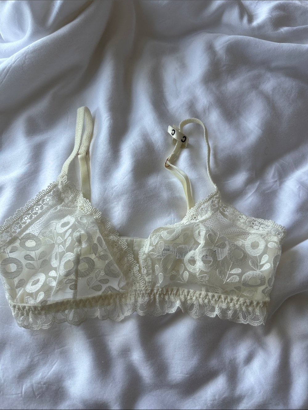 Intimissimi Delicate Lace Sheer Bralette in Ivory 34C